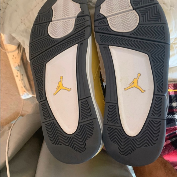 Jordan 4 Lightning - Picture 4 of 5